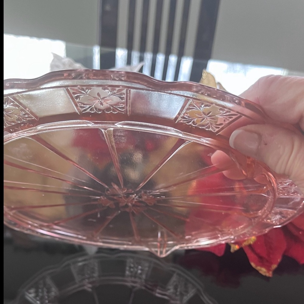 Decorative Pink Glass Serving Plate - Elegant Home Dining - Picture 2 of 5
